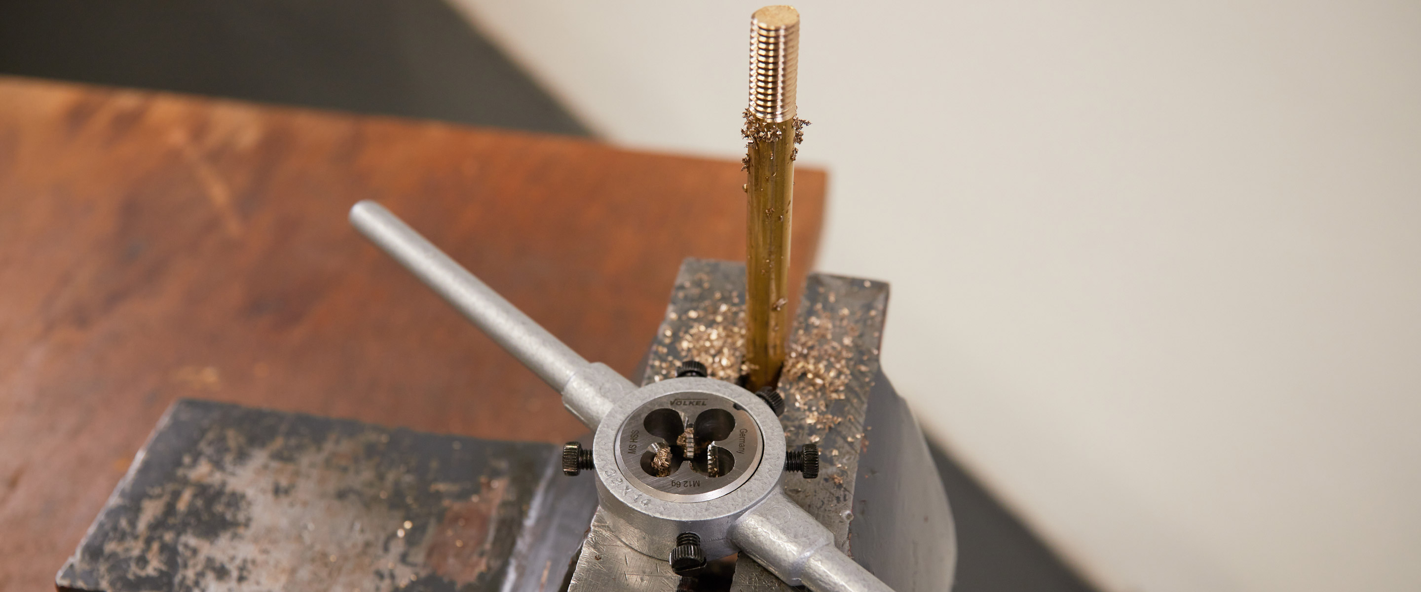 Close-up of SE MS die tool threading.