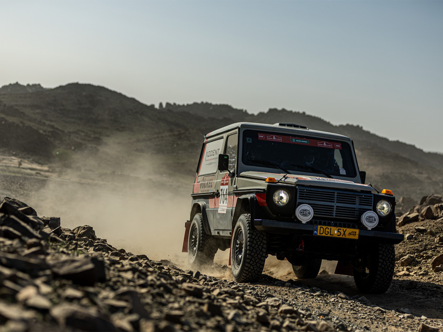 Team VÖLKEL bei der Dakar Classic, mit der Mercedes-Benz G-Klasse, auf steiniger Bergpiste