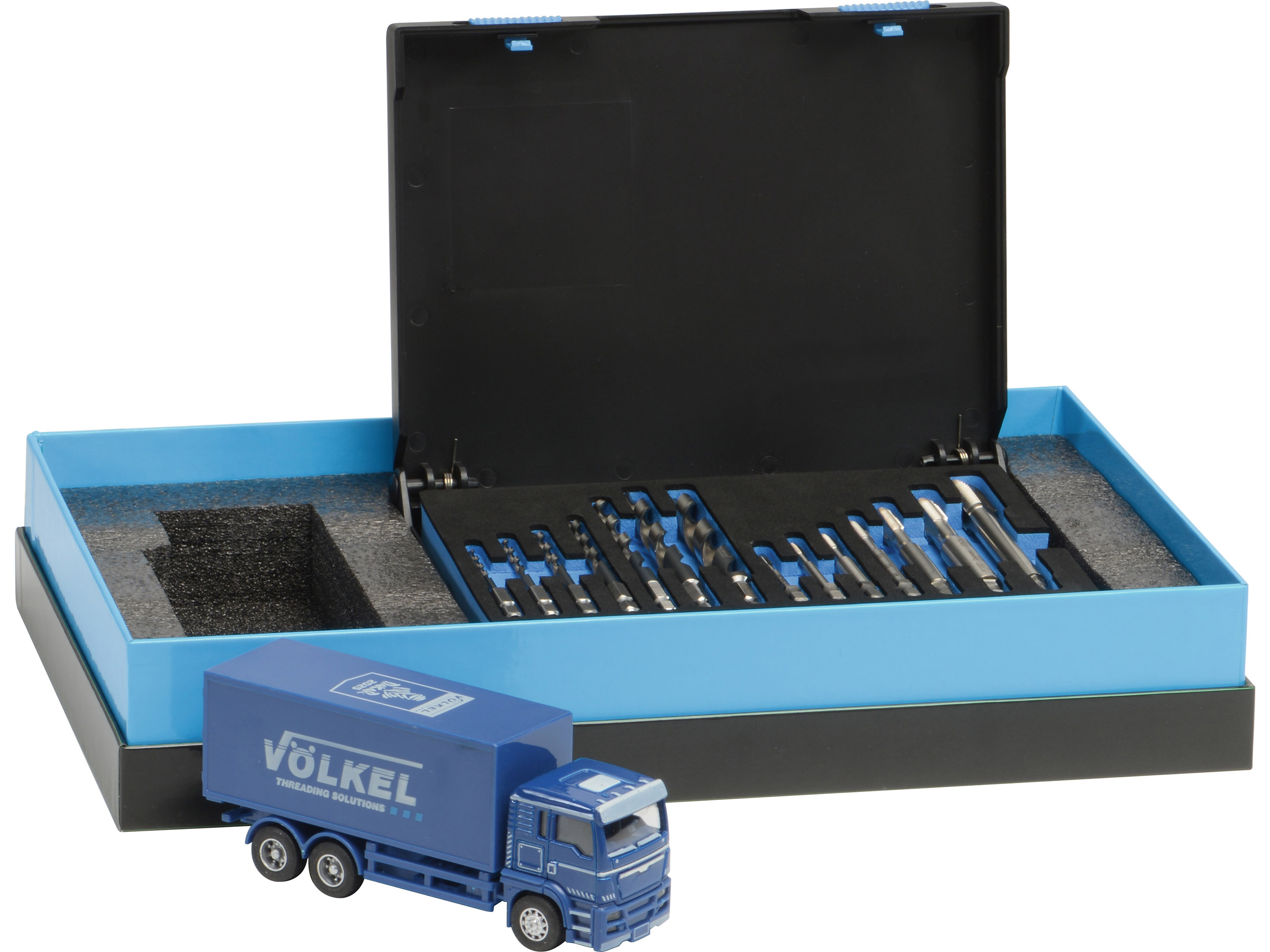 Geöffnete VÖLKEL Jubiläumsbox mit Gewindewerkzeug-Bitbox und blauem LKW-Modell.