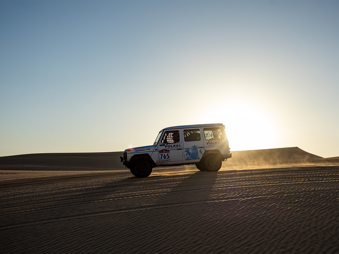 Team VÖLKEL bei der Dakar Classic, mit der Mercedes-Benz G-Klasse, auf der Wüstenpiste