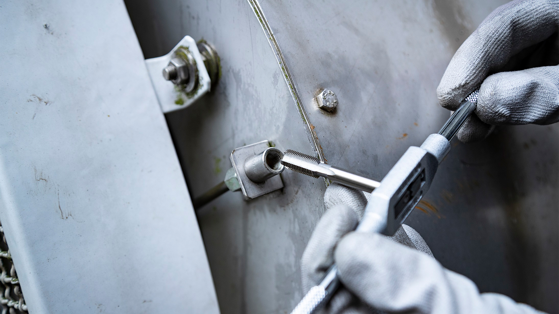 Thread Cutting Tool Set for Grease Nipples