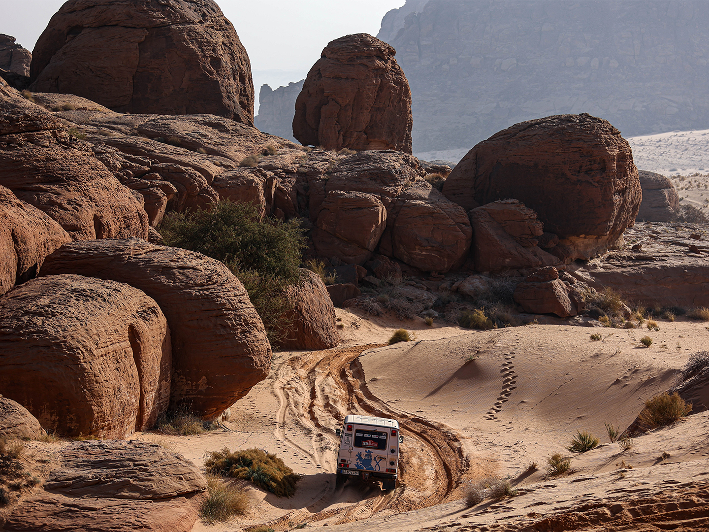 Rallyefahrzeug des Team VÖLKEL bei der Dakar Classic