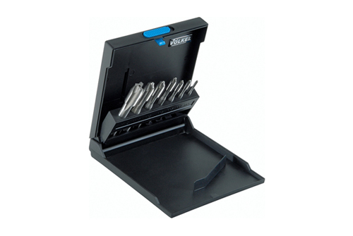 Juego de machos de roscar VÖLKEL Juego de machos de roscar para máquinas VÖLKEL en caja negra con cierre azul y varias herramientas ordenadas.