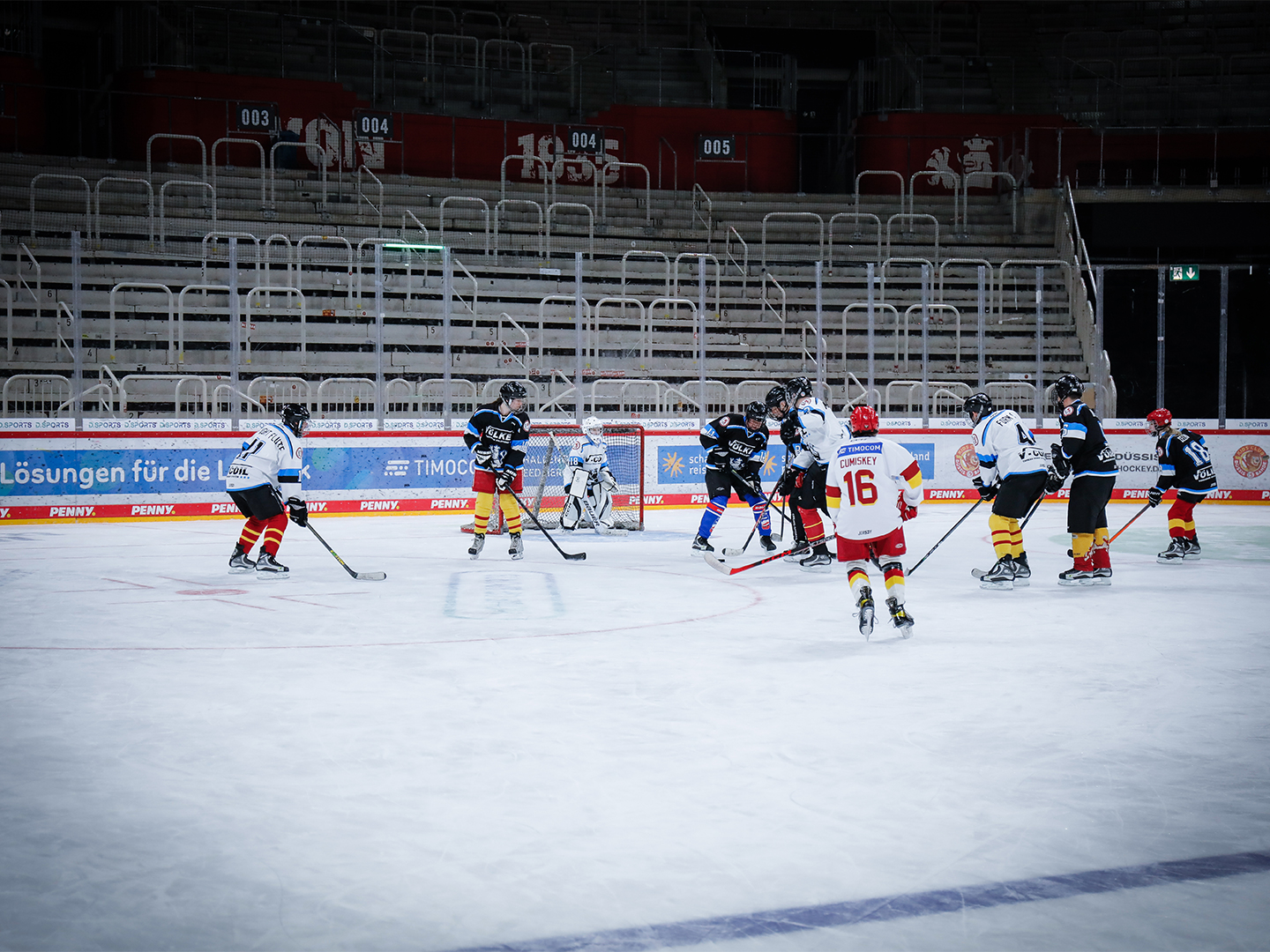 Es geht los! Teilnehmer des Hockey Days spielen gegeneinander