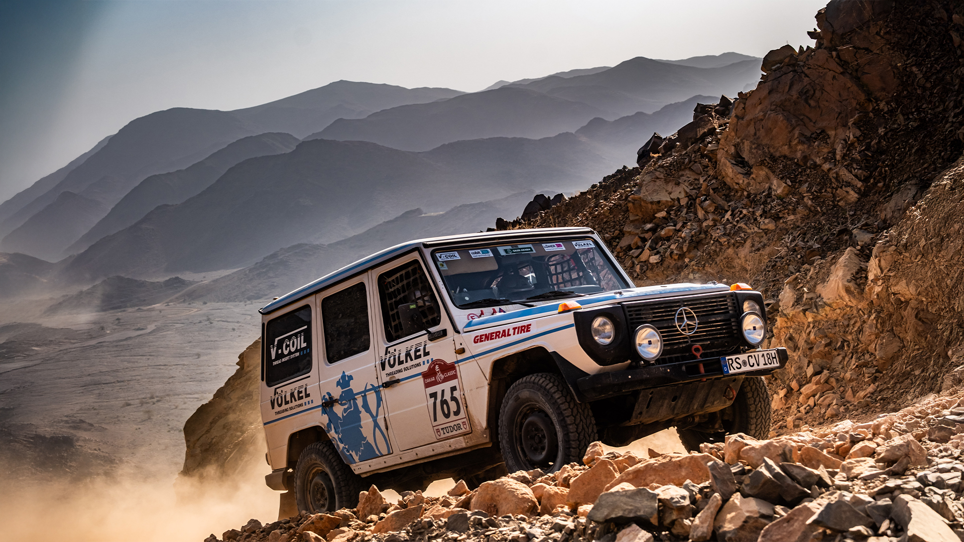 VÖLKEL Teamfoto im Rallye-Look