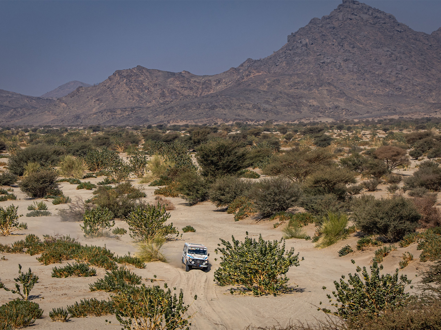 4x4 in rocky stone passage