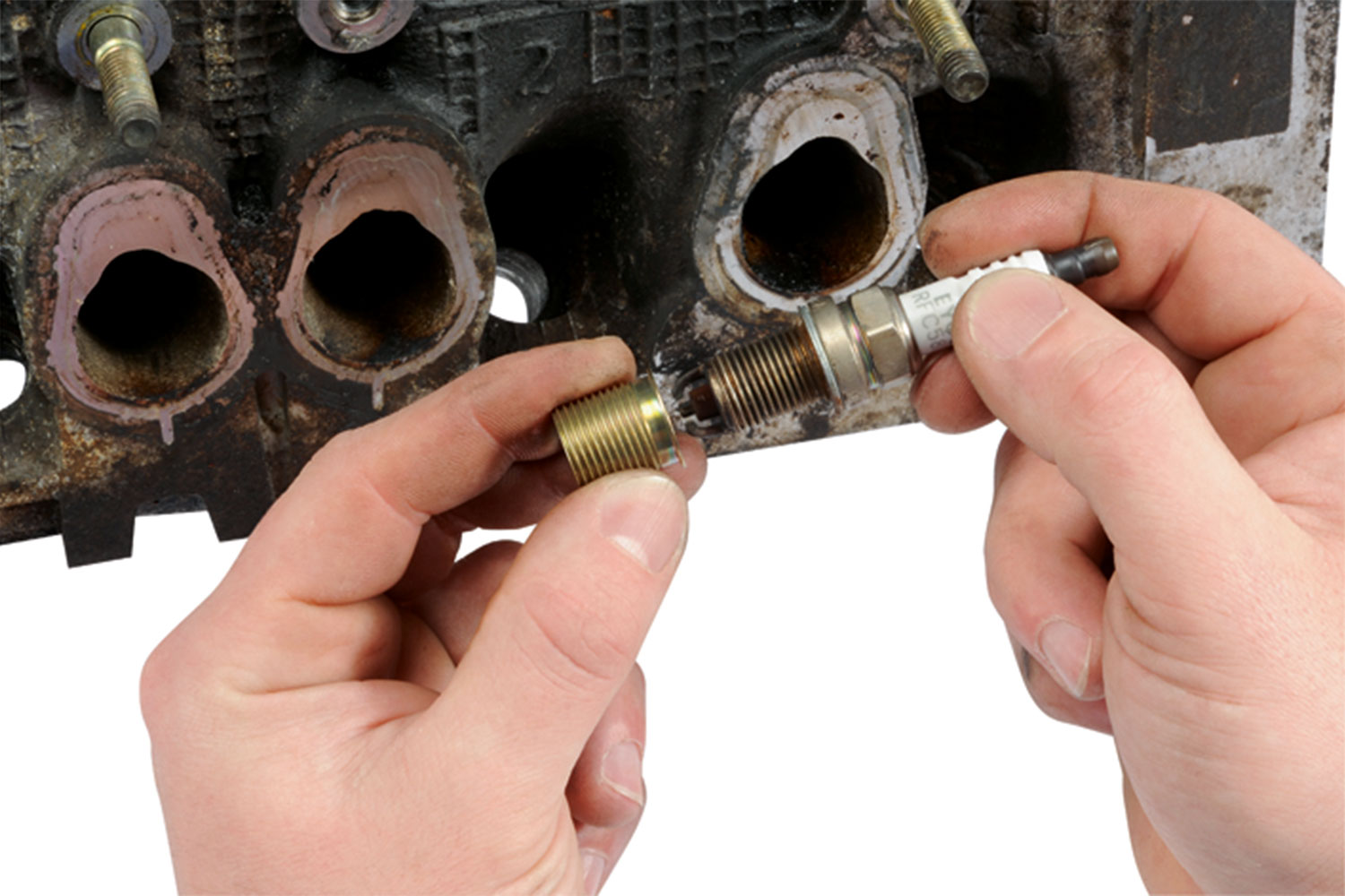 V-COIL Einsatz Zündkerzengewinde V-COIL Zündkerzen-Gewindeeinsatz vor der Montage in den Motorzylinderkopf, hochwertige Reparaturlösung für beschädigte Gewinde.