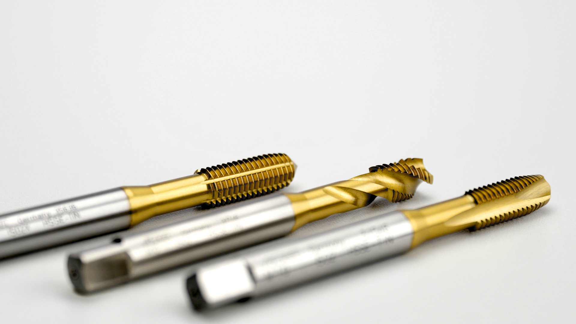 Herramientas de roscado con recubrimiento TiN: eficiencia y protección contra el desgaste en la práctica