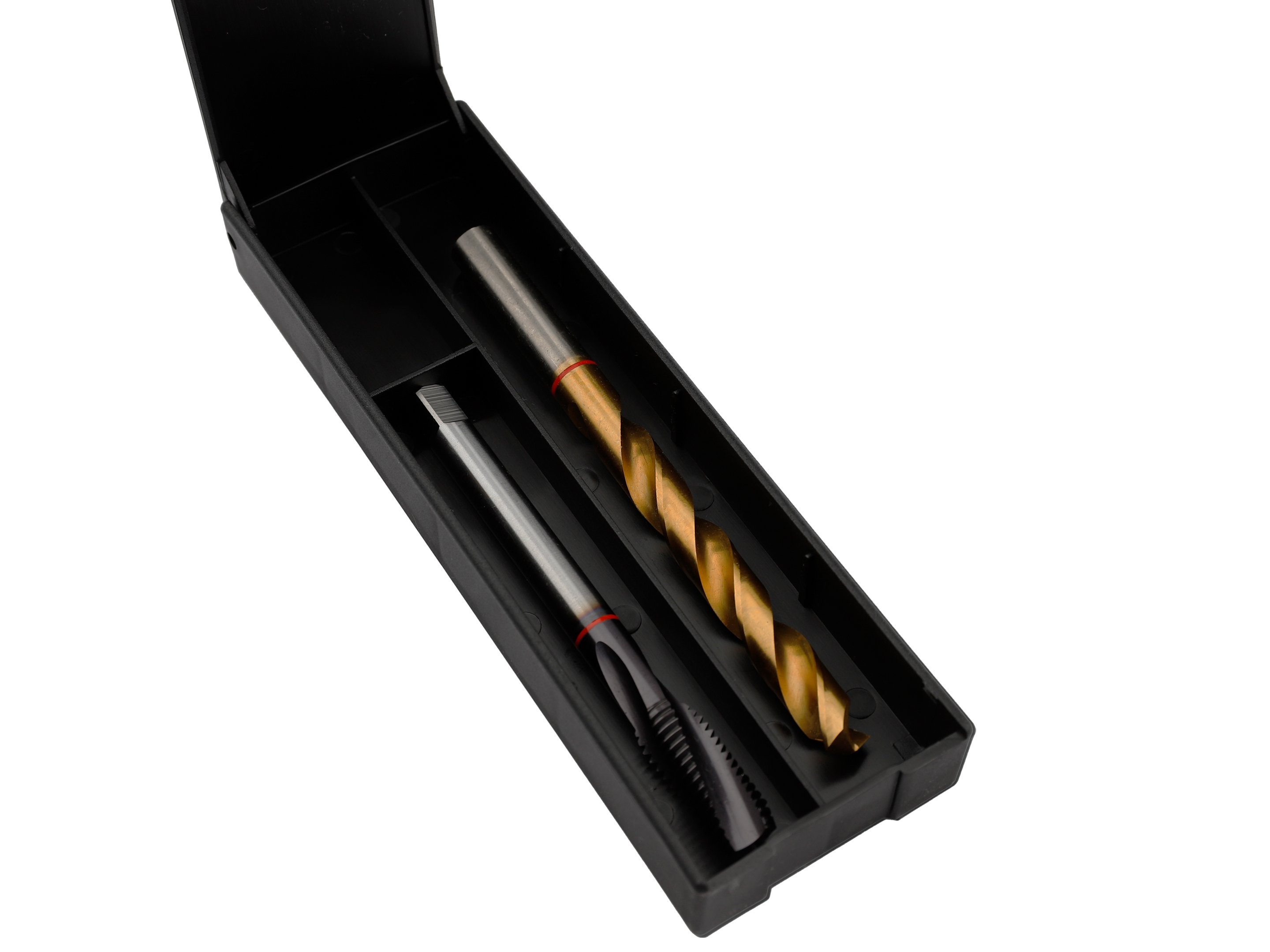 Offene schwarze Box mit einem goldfarbenen Spiralbohrer und einem silbernen Gewindebohrer, ideal für präzises Bohren und Gewindeschneiden.