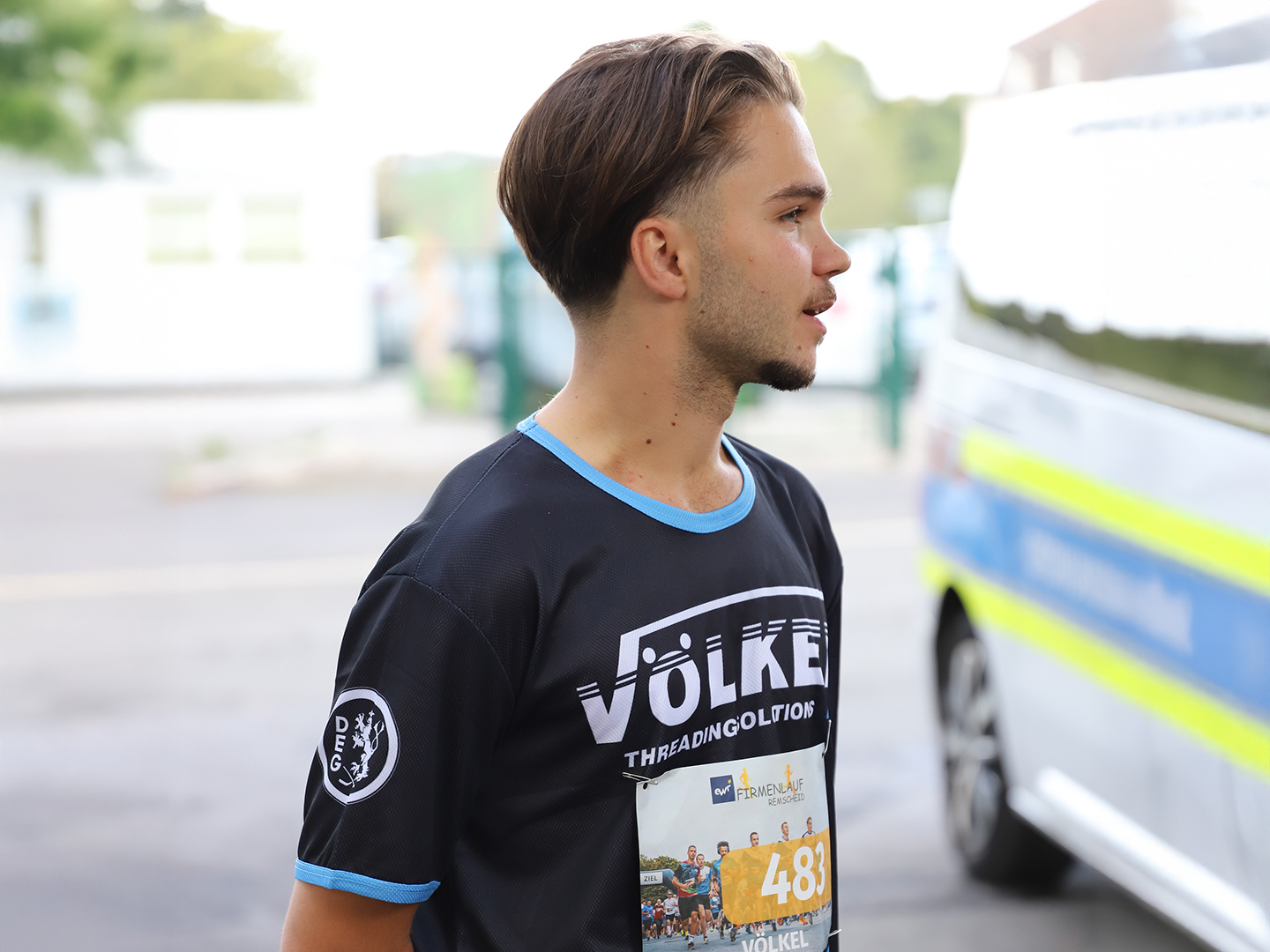 VÖLKEL Nachwuchs beim Firmenlauf Remscheid 2025 Ein junger VÖLKEL Läufer mit Startnummer beim Firmenlauf Remscheid 2025. Engagement und Energie für den gemeinsamen Erfolg.